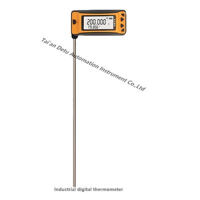 Labortemperaturmessungen mit einem hochpräzisen digitalen Thermometer erleichtert