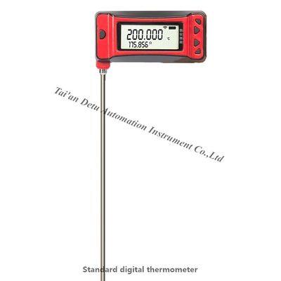 Labortemperaturmessungen mit einem hochpräzisen digitalen Thermometer erleichtert